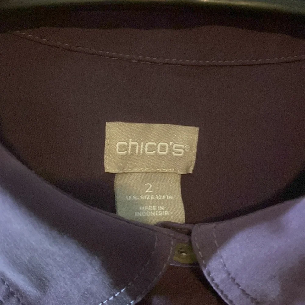 Chico’s button down shirt size 2 - Picture 3 of 4